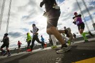 Runners cross the Verrazano-Narrows Bridge shortly after the start of the New York City Marathon in New York, November 2, 2014. REUTERS/Lucas Jackson (UNITED STATES - Tags: SPORT ATHLETICS)