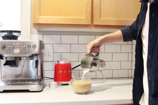 Frothing oatmilk with the Smeg Milk Frother ☕️ #coffeetime