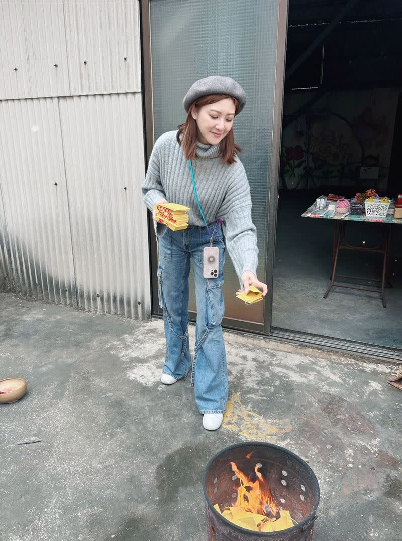 林逸欣龍年回台南老家和家人團聚。（圖／鑫羽工作室提供）