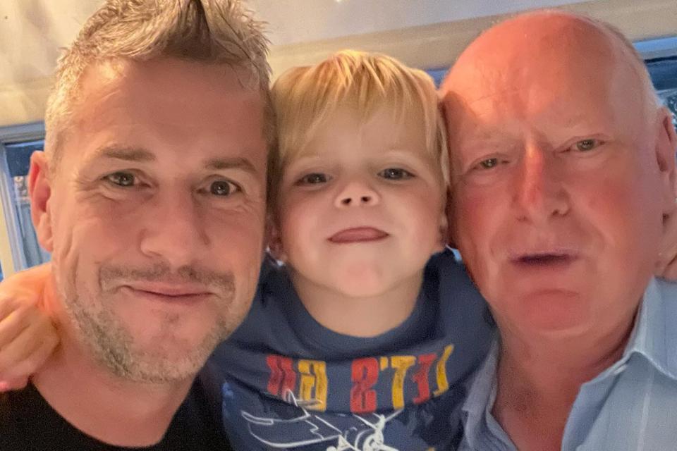 Ant Anstead Replies to Commenters Criticizing His Recent Photo of Son Hudson amid Christina Hall Legal Battle  https://www.instagram.com/p/CjqGdo4rvja/