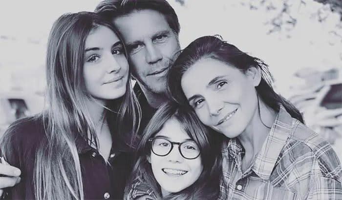 Filiberto de Saboya y Clotilde Courau con sus hijas