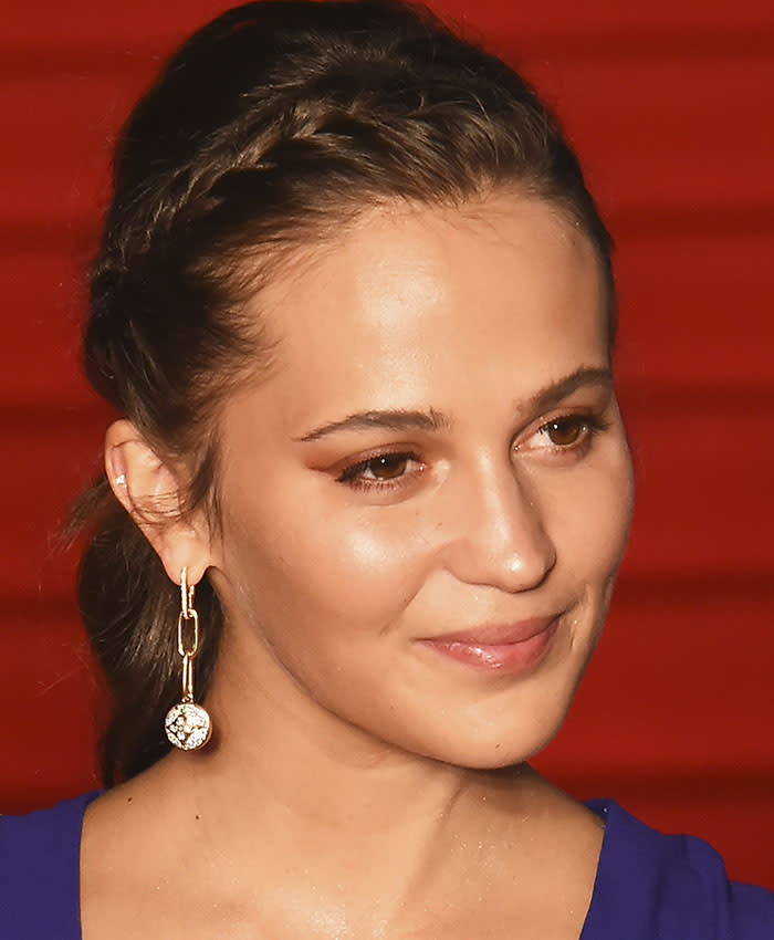 alicia-vikander-trenza