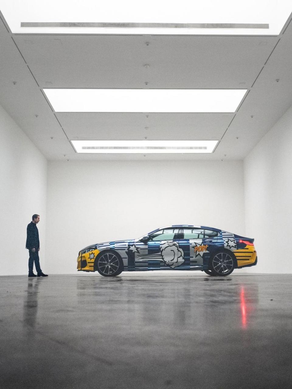 THE 8 X JEFF KOONS」的精緻外觀來自BMW 集團的頂尖製車工藝，在外部油漆塗層上花費了超過 200 小時的時間，更經常需要使用放大鏡手工繪製複雜的彩色圖騰。