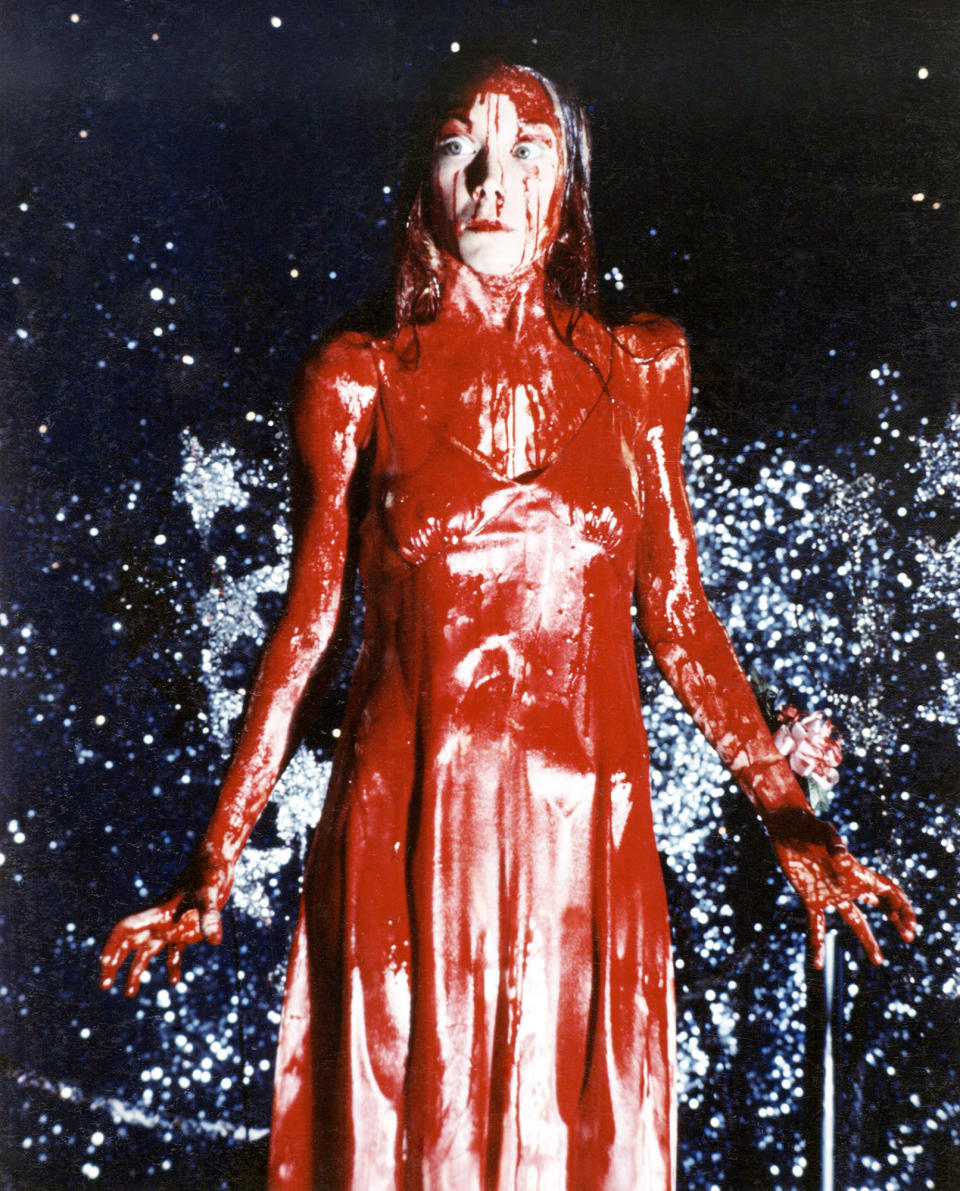 CARRIE : SISSY SPACEK SLEPT IN HER BLOODY GOWN FOR THREE DAYS