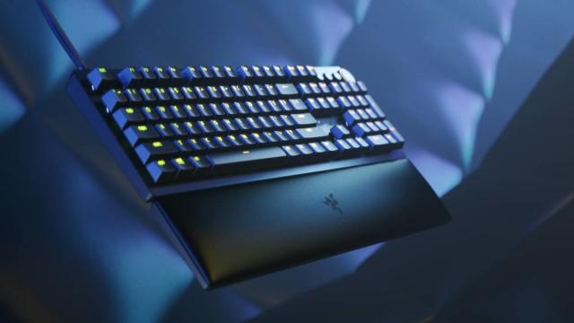 NEW Razer Huntsman V2 TKL + Full Sized Review! 8000hz Keyboards.. Does it  even make a difference? 