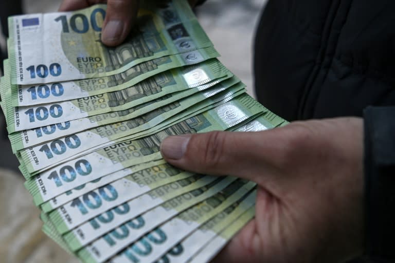 Ehrlicher Finder: Ein 70-Jähriger hat im rheinland-pfälzischen Zweibrücken eine Geldbörse und 1300 Euro Bargeld aufgesammelt und zur Polizei gebracht. (Ozan KOSE)
