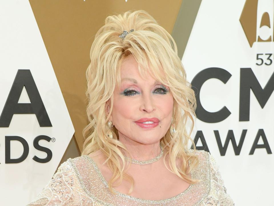 Dolly Parton at an awards show in 2019 (Jason Kempin/Getty Images)