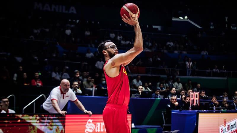中國男籃NBA歸化球星李凱爾世界盃小組賽首戰1分未得。（圖／翻攝自FIBA官網）