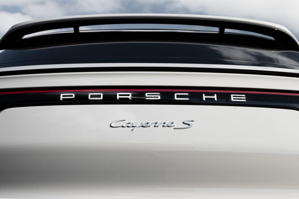 <p>2020 Porsche Cayenne coupe</p>
