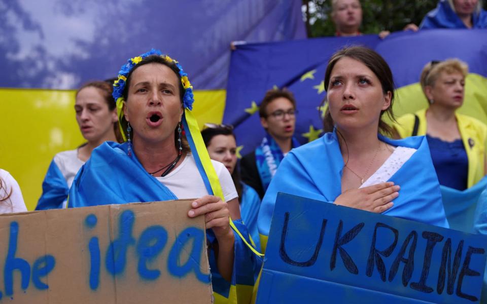 Ukrainians living in Belgium protest outside the European Council building - JOHANNA GERON /REUTERS 