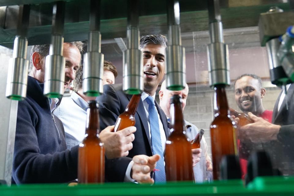 Prime Minister Rishi Sunak watching beer being bottled at the Vale of Glamorgan Brewery (Stefan Rousseau/PA) (PA Wire)