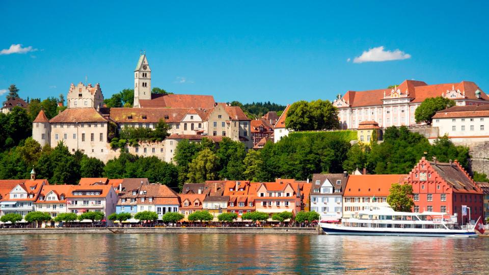 Pueblo de Meersburg en el lago Constanza, al sur de Alemania