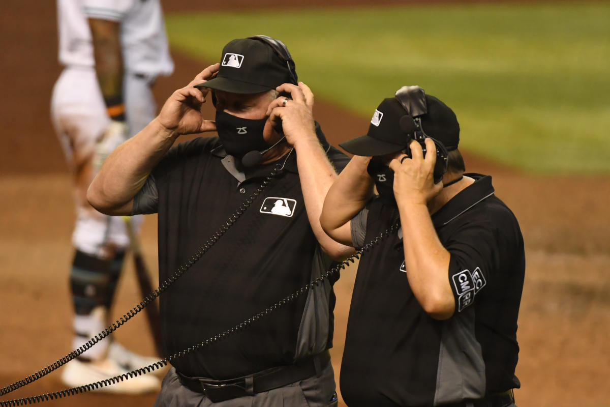 MLB umpires to use microphones to announce replay review decisions