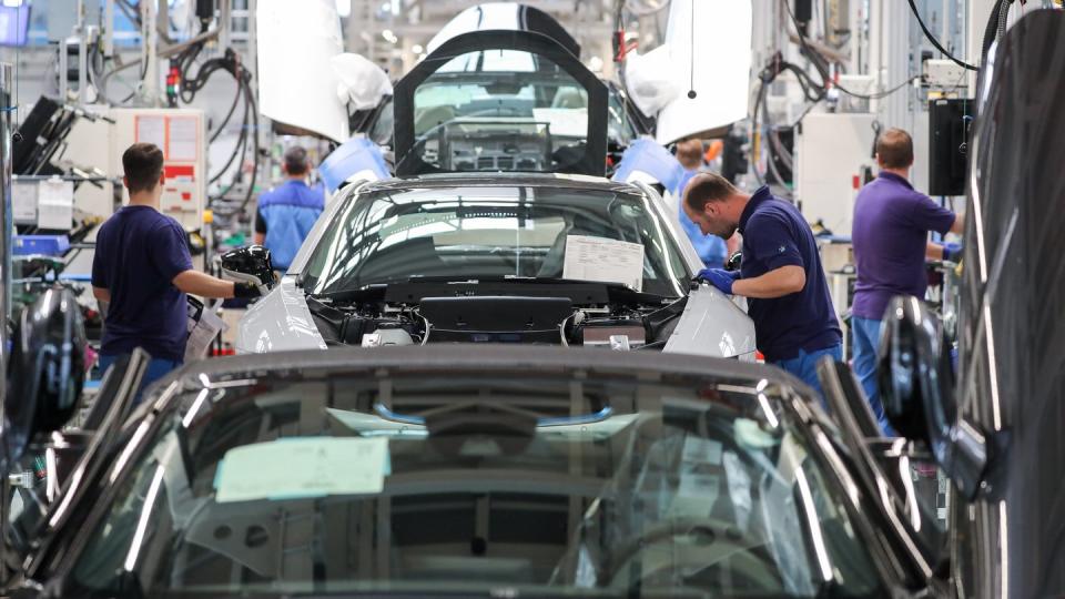 BMW-Werk Leipzig: Der Abwärtstrend im Autogeschäft hat tiefe Löcher in die Bilanzen vieler Hersteller gerissen. Foto: Jan Woitas