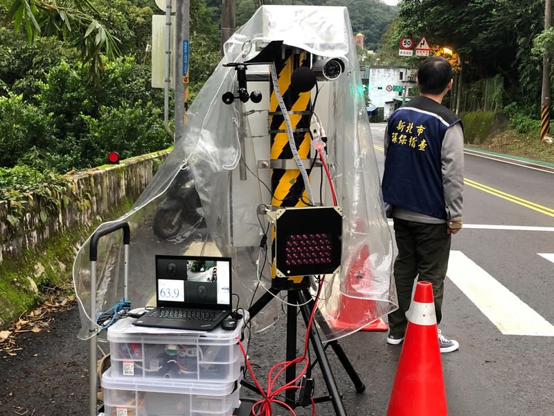 民進黨新北市議會黨團總召鄭宇恩今天表示，市府執行噪音車擾民的問題改善成效有限，盼增科技執法；環保局表示，目前有170組噪音科技執法設備，預計明年將再增9處。（資料照／新北市府提供）