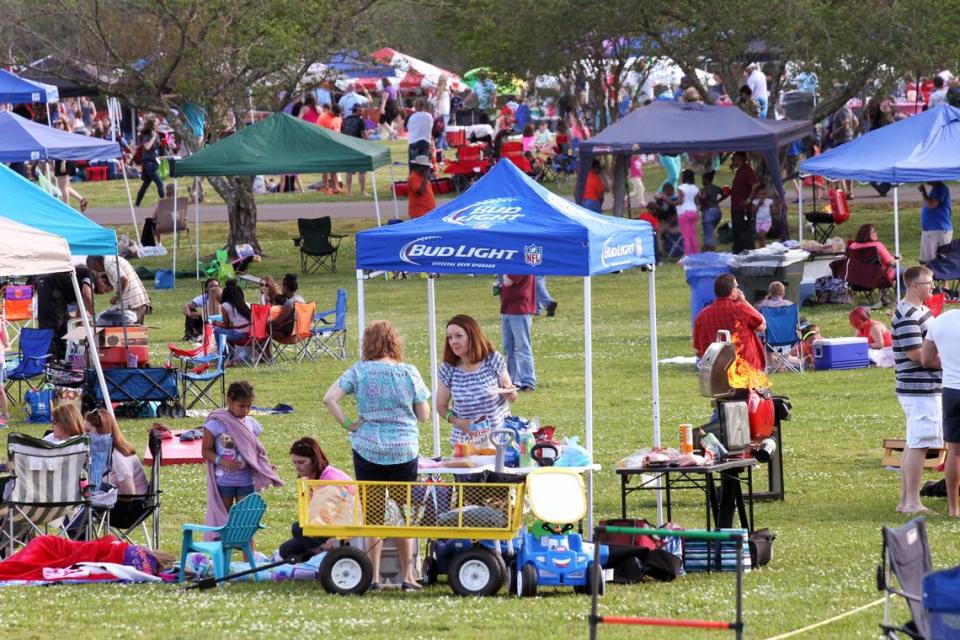 Crowds gather at the Come-See-Me Tailgate Party at Winthrop Lake on in April. New U.S. Census Bureau information shows where new residents come from when moving to the Rock Hill region. Tracy Kimball/tkimball@heraldonline.com