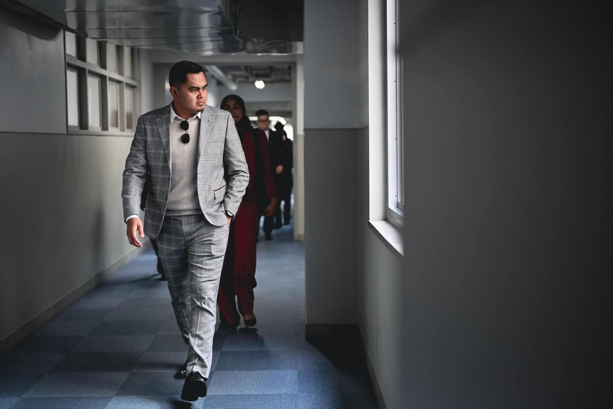 A picture of current Malaysia's UMNO Youth chief Akmal Saleh walking along a corridor 