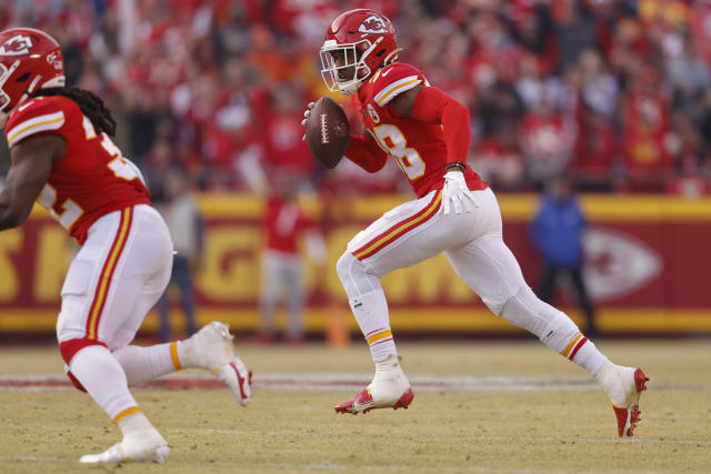 Chiefs CB L'Jarius Sneed, WR Skyy Moore suffer injuries vs. Broncos