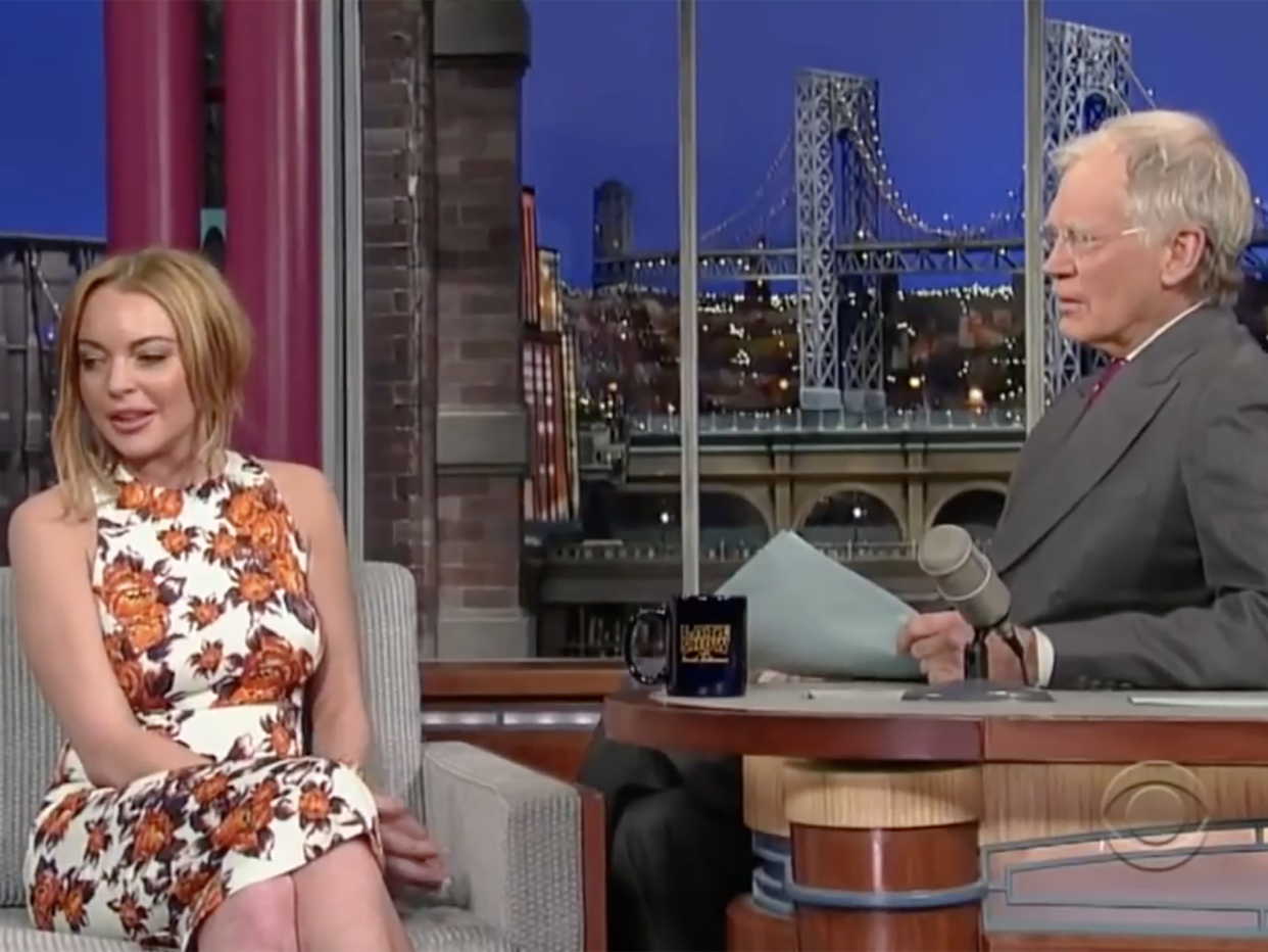 <p>Lindsay Lohan aparece en el programa de entrevistas de David Letterman en 2013.</p> (CBS Television)