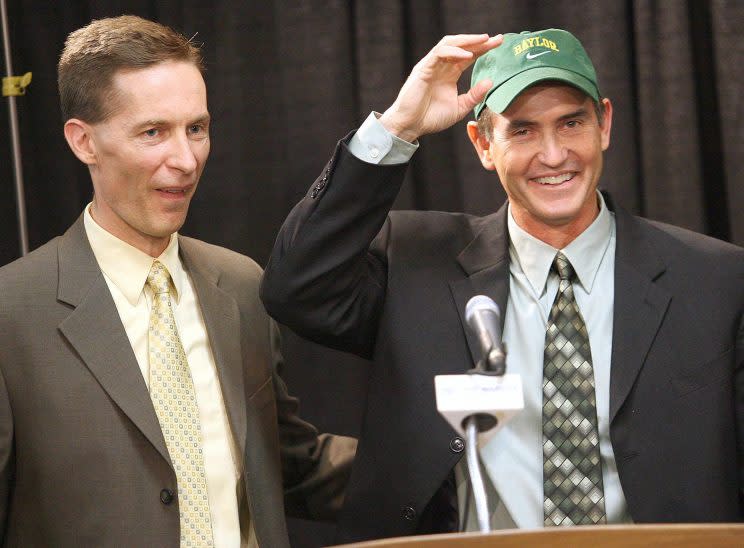 Baylor athletic director Ian McCaw (L) is shown introducing Art Briles as Baylor's football coach on Nov. 28, 2007. (AP file photo)