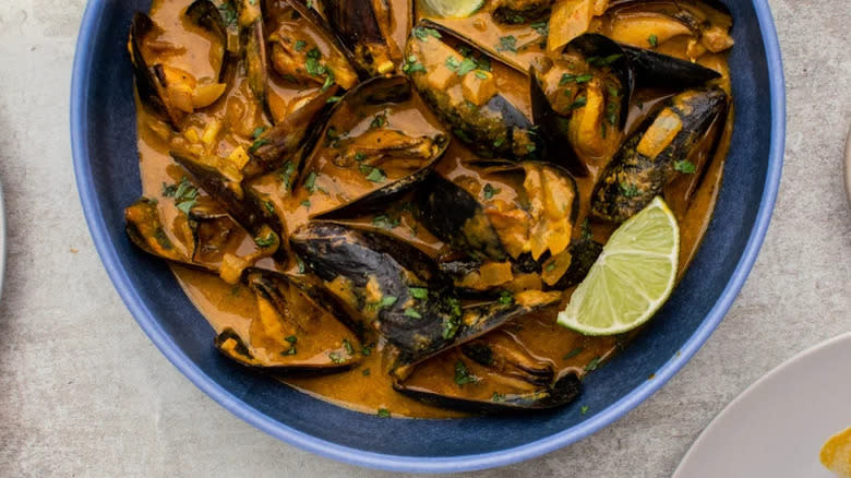 Mussels with curry sauce