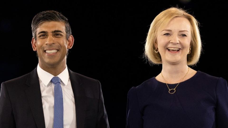 Liz Truss y Rishi Sunak juntos al final de la campaña electoral por el liderazgo tory a finales de agosto en Londres, Inglaterra