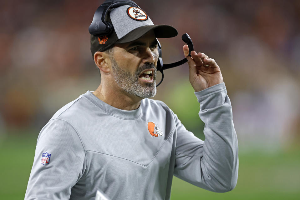 Cleveland Browns head coach Kevin Stefanski yells instructions during the first half of an NFL football game against the Cincinnati Bengals in Cleveland, Monday, Oct. 31, 2022. (AP Photo/Ron Schwane)