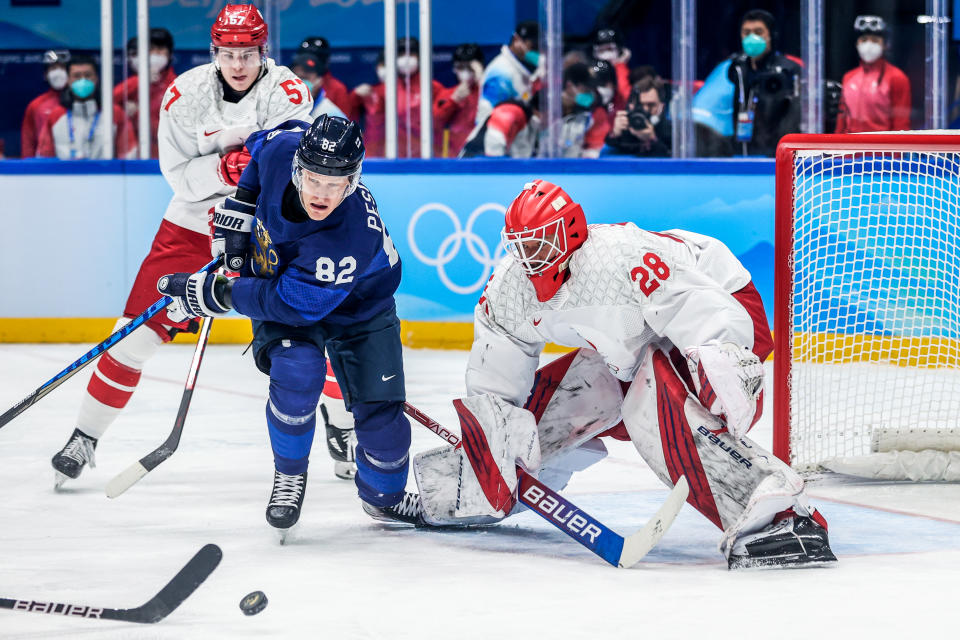 Ivan Fedotov, photographié ici, joue pour l'équipe ROC dans le match pour la médaille d'or de hockey sur glace masculin.