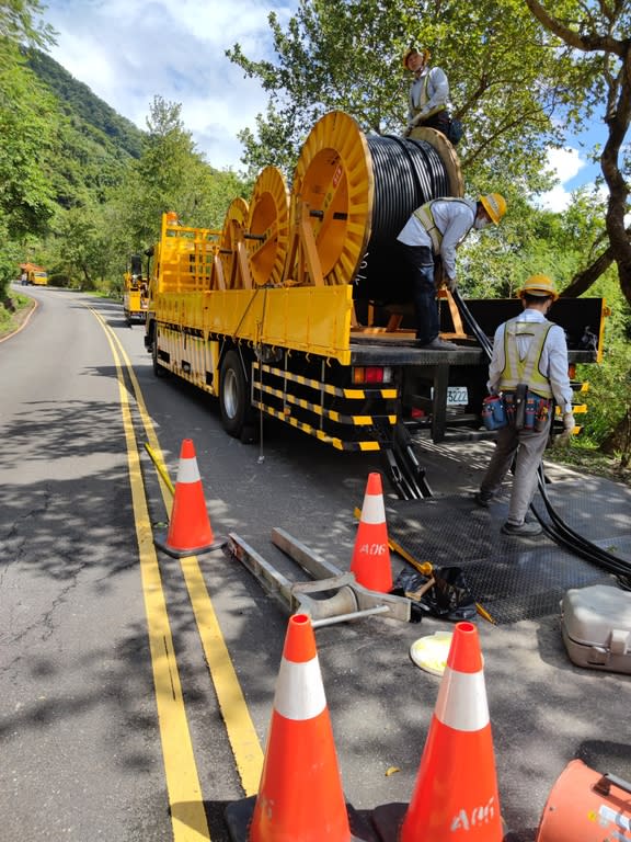 《圖說》台電台北南區營業處勤於線路維護。〈台電台北南區處提供〉