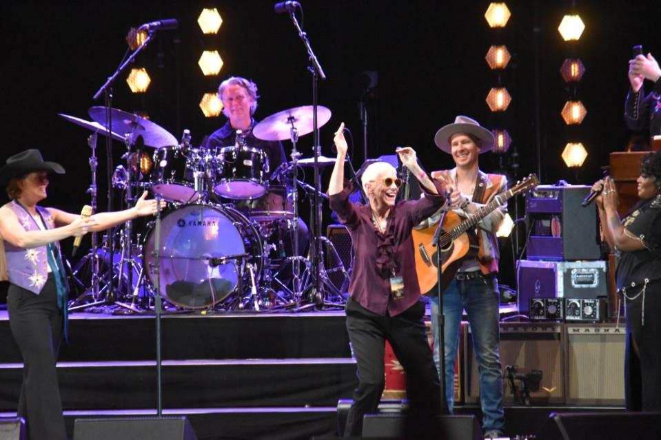 brandi carlile highwomen annie lennox gorge