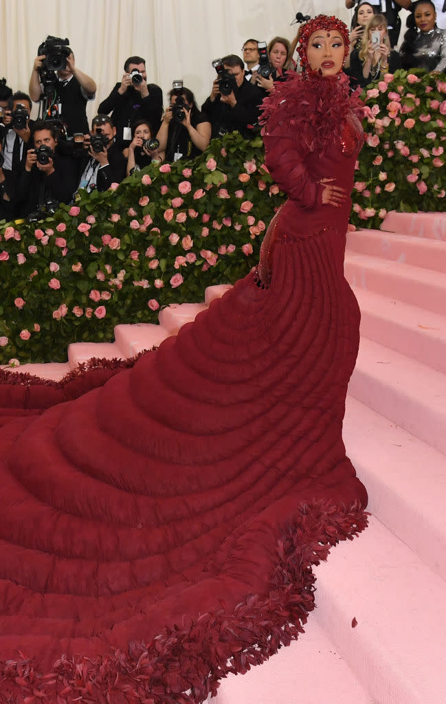 Die längste Schleppe der Met Gala hat Cardi B in dieser Kreation von Thom Browne mitgebracht. (Bild: Getty Images)