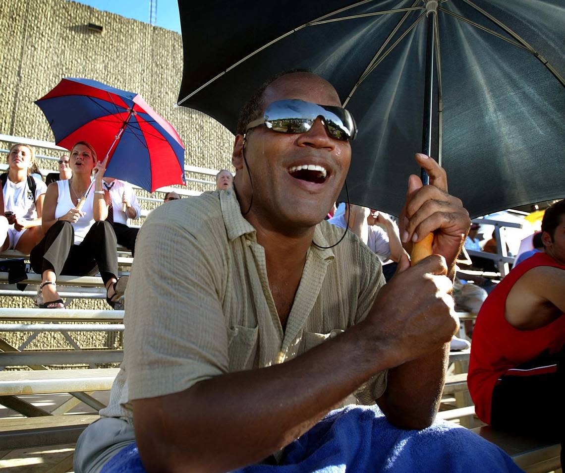 09/26/02 --Al Diaz/Miami Herald--Miami--In 2002, O.J. Simpson watches his son, No. 39 Justin Simpson, a ninth-grader at Gulliver Prep and JV football player. Al Diaz/Miami Herald File