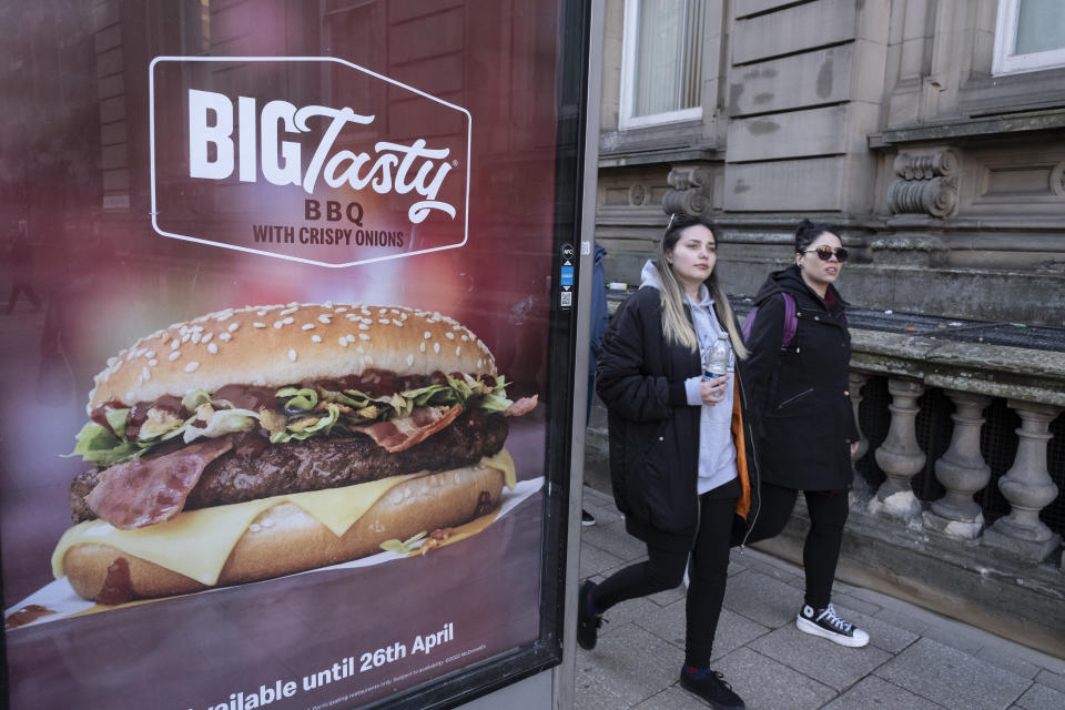 Reklama burgera wołowego w Big Tasty McDonald's 14 marca 2022 r. w Birmingham w Wielkiej Brytanii.  (Zdjęcie: Mike Kemp/zdjęcie za pośrednictwem Getty Images)