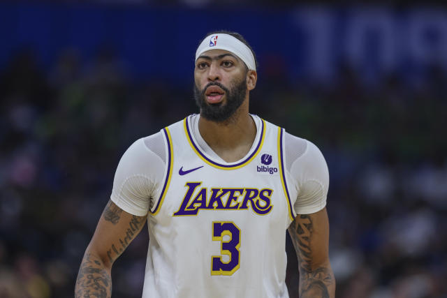 Lakers' Anthony Davis and Grizzlies' Santi Aldama receive double technicals for shoving match