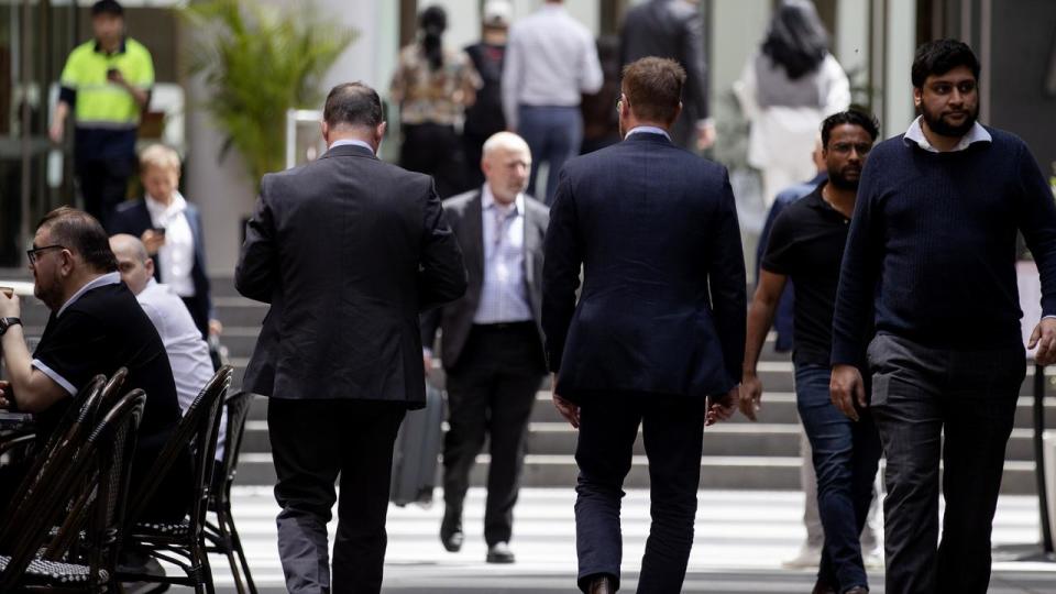 SYDNEY, AUSTRALIA - NewsWire Photos OCTOBER 19, 2022: Workers during lunch breaks on Wednesday. Picture: NCA NewsWire / Nikki Short