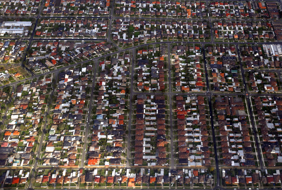 An aerial view of houses located in Sydney's eastern suburbs June 5, 2014. Australian policy makers have two housing markets to worry about, and it's a toss up which carries the most risk. One is too cold, the other too hot. One they can't do anything about as it is in China, the other is a home grown headache the authorities are just starting to wrestle with. How they unfold will have lasting ramifications for Australia's economy and interest rates. Picture taken June 5, 2014. REUTERS/David Gray (AUSTRALIA - Tags: BUSINESS REAL ESTATE CITYSCAPE)