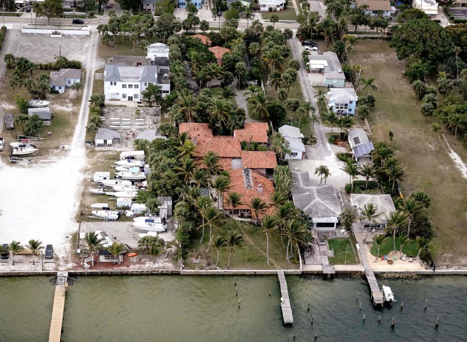 4906 N. Flagler Drive in West Palm Beach (center) is bordered on the south by the Flotilla Club (left) and to the north by private residences.