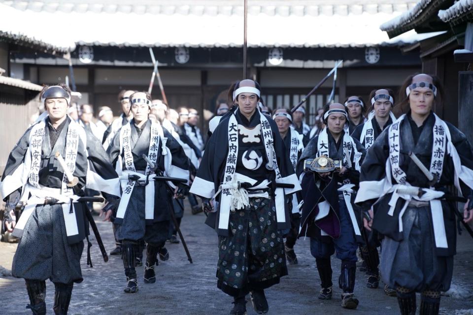 永山瑛太（前排中）在《替身忠臣藏》率眾武士展開復仇大戰。（金馬執委會提供）