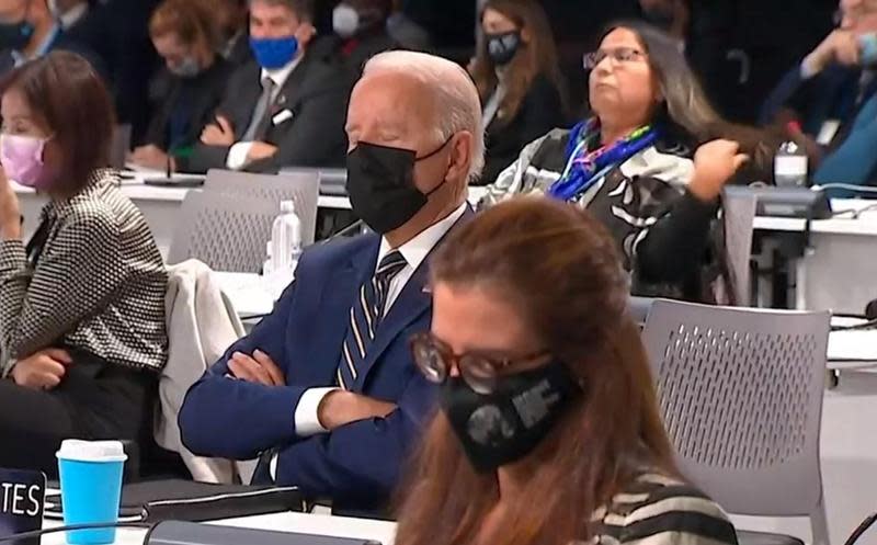 拜登在COP26開幕演說時睡著。（翻攝zachjourno推特影片）