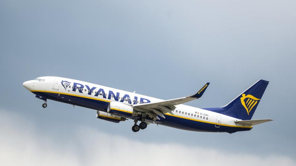 Nach einem deutlichen Gewinnrückgang blickt Ryanair nun vorsichtig auf das laufende Jahr. Foto: Andreas Arnold