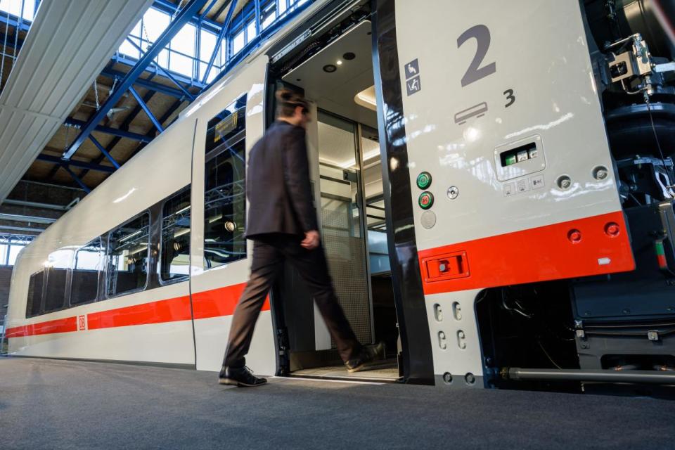 Eine internationale Bahnreise zu buchen muss deutlich einfacher werden. - Copyright: Getty Images / Jens Schlueter