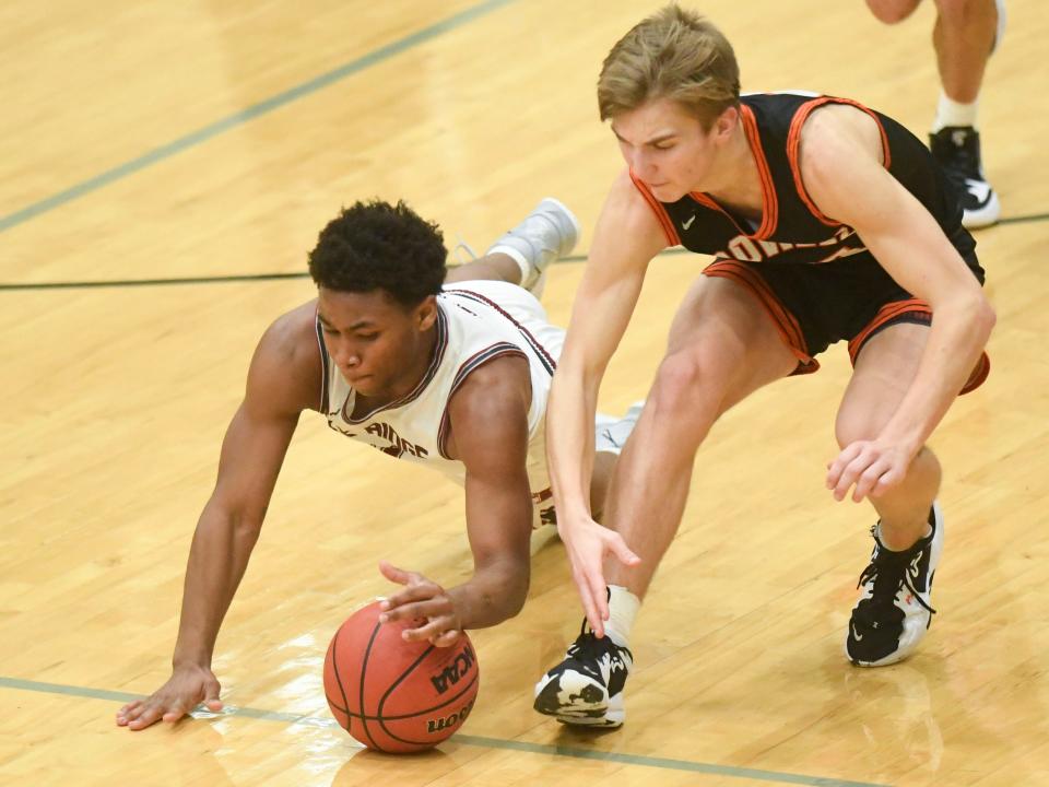 Oak Ridge's Kell Slater (11) gets to the loose ball before Powell's Bryce Jardret (24) in the boys high school basketball game between the Oak Ridge Wildcats and Powell Panthers in Oak Ridge, Tenn. on Friday, January 21, 2022.