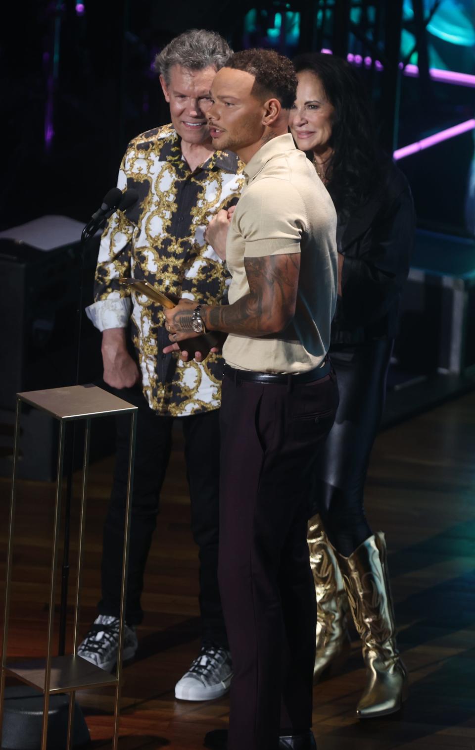 Kane Brown accepts the ACM International Award during ACM Honors held Wednesday, August 23, 2023 at the Ryman Auditorium.