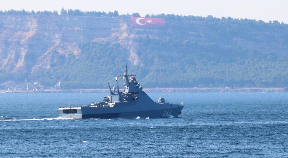 russian navy ships pass through dardanelles strait