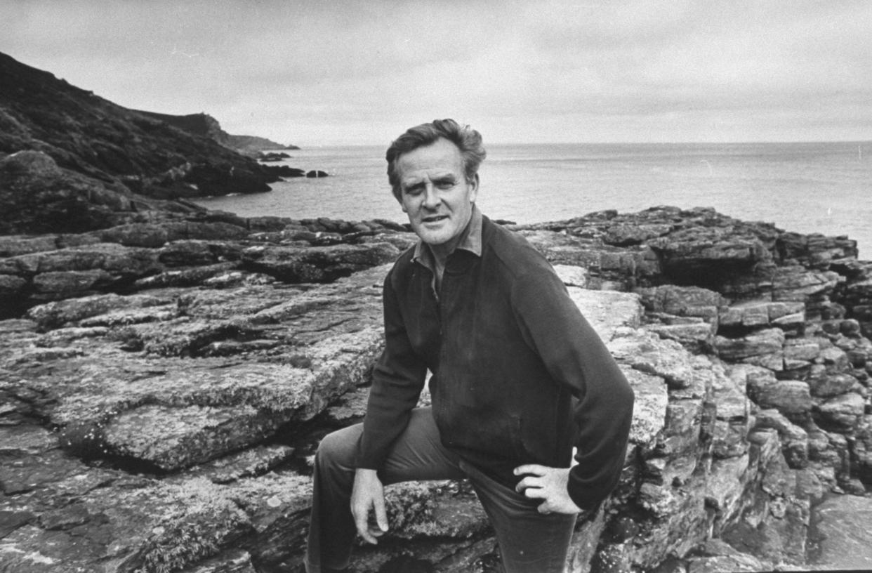 Author David Cornwell, better known by his pen-name, John le Carré, at the seaside near his home in Cornwall, August 1974. (Photo by Ben Martin/Getty Images)