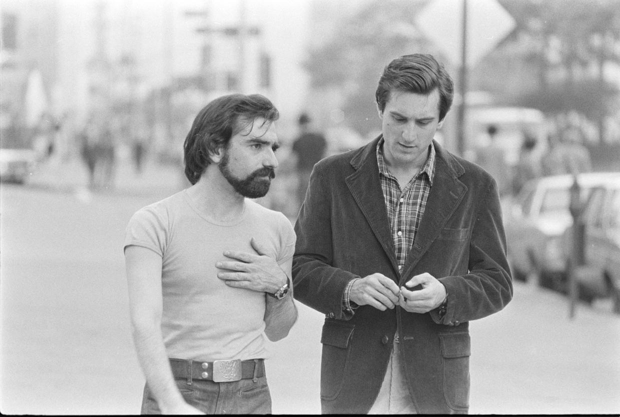 Martin Scorsese (L) confers with Robert De Niro during production of 