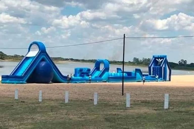 El inflable montado en la Laguna Oca, Formosa