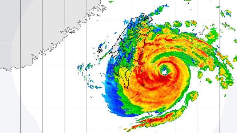 中颱海葵強襲，氣象局持續發布海上、陸上警報。（圖／中央氣象局）