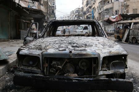 A burnt car is pictured in a rebel-held sector of eastern Aleppo, Syria December 17, 2016. REUTERS/Abdalrhman Ismail