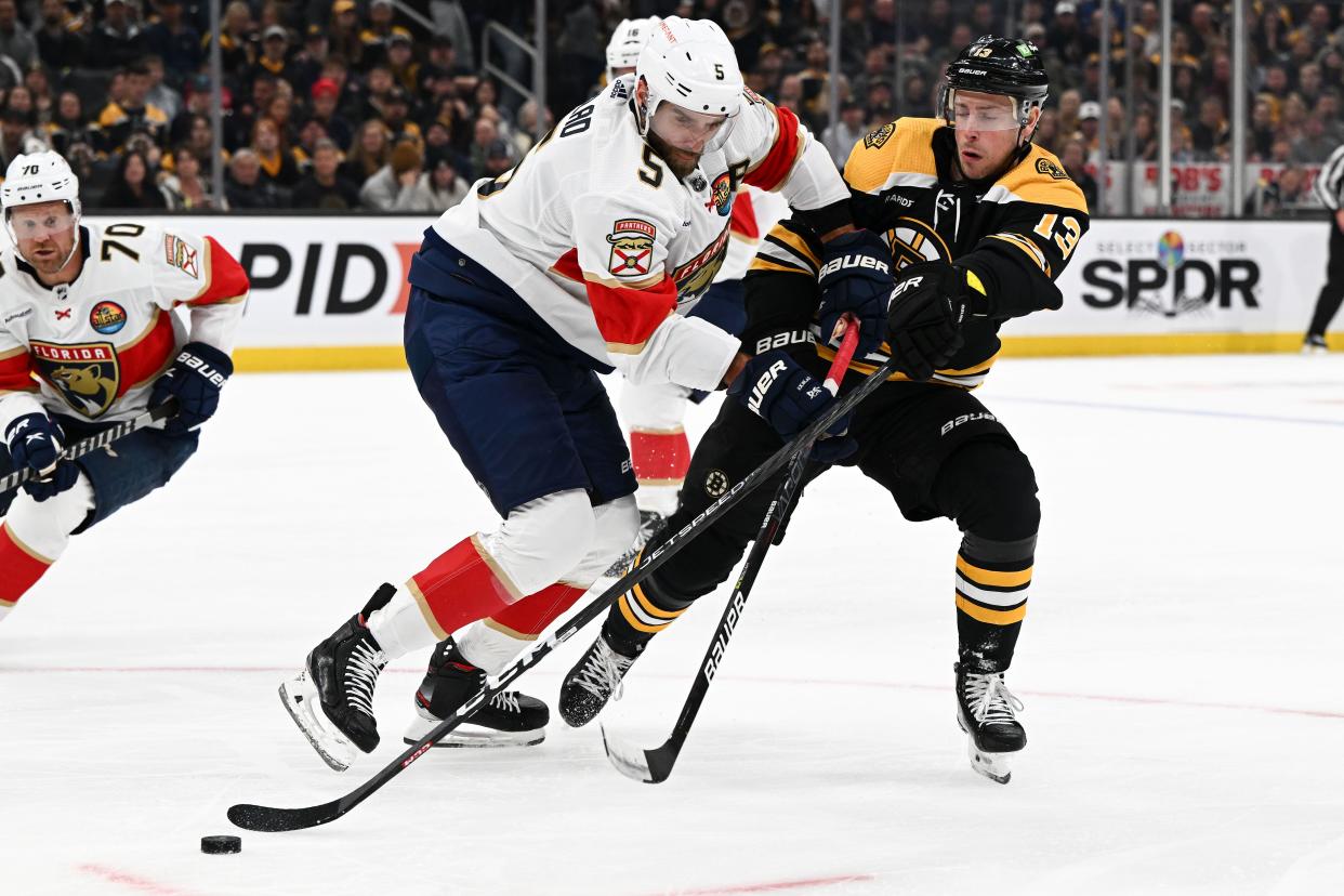 The record-setting Boston Bruins will face the Florida Panthers in the first round.